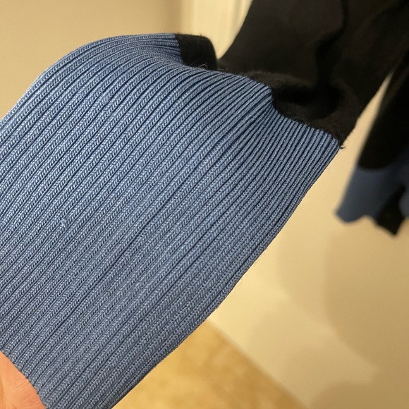 Michael Kors MK V-neck button sweater size med - Picture 6 of 7